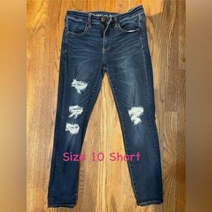 American Eagle mid rise size 10 short